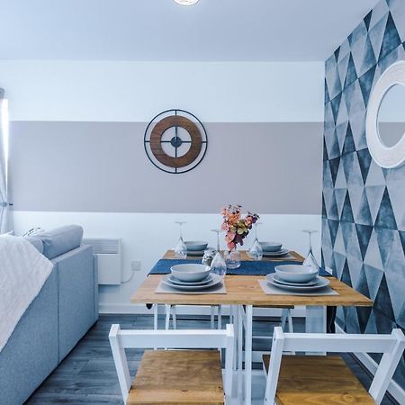 Stunning 2 Bed Apt By Greenstay Serviced Accommodation - Located In Formby Village - Perfect For Short & Long Stays - Couples, Friends & Families & Business Travellers All Welcome - Dog Friendly - 7 Exteriör bild