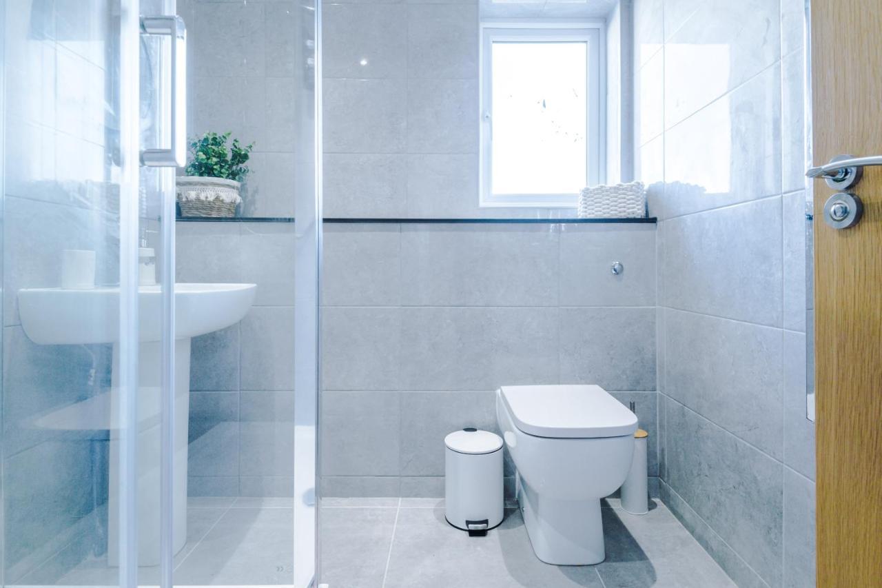 Stunning 2 Bed Apt By Greenstay Serviced Accommodation - Located In Formby Village - Perfect For Short & Long Stays - Couples, Friends & Families & Business Travellers All Welcome - Dog Friendly - 7 Exteriör bild